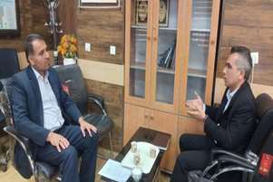 نشست سرپرست شبکه بهداشت و درمان خرامه با سرپرست اداره بنیاد شهید خرامه